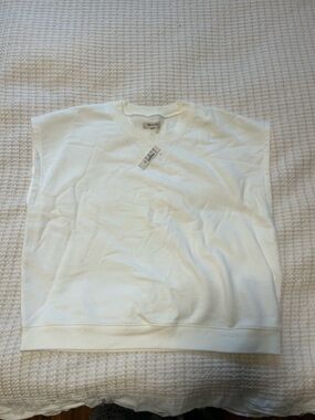 Womens White Sleeveless Crewneck Sweater